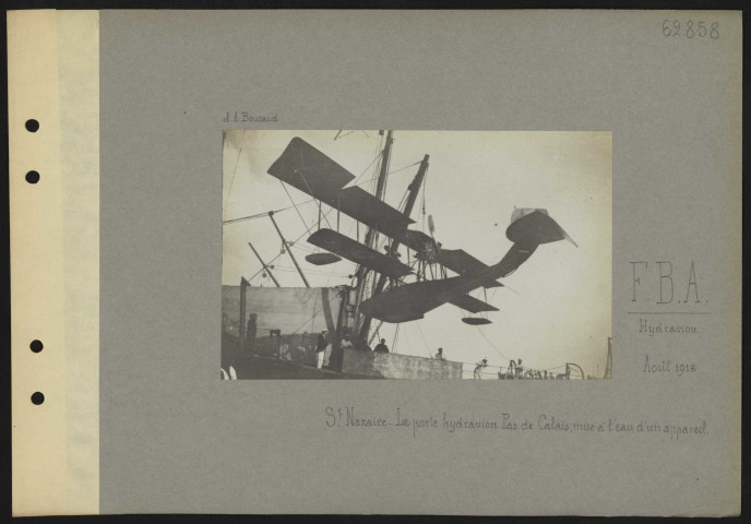 Saint-Nazaire (Pas-de-Calais). FBA. Hydravion. Le porte hydravion ; mise à l'eau d'un appareil