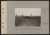 Saint-Martin-aux-Bois (près). Revue du 10e CA par le général Anthoine ; les drapeaux