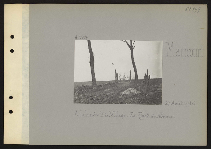 Maricourt. A la lisière est du village : la route de Péronne