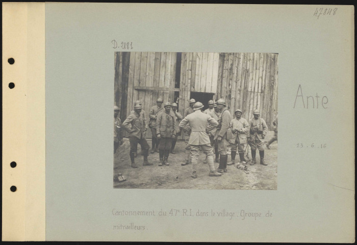 Ante. Cantonnement du 47e RI dans le village. Groupe de mitrailleurs