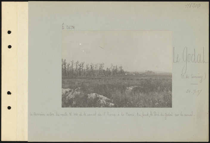 Le Godat (est de Cormicy). Le terrain entre la route N 44 et le canal de l'Aisne à la Marne. Au fond, le pont du Godat sur le canal