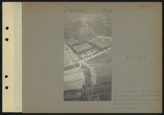 S.l. Sur le front belge. Poste d'aérostiers belges. Vue de l'aérodrome de la première compagnie d'aérostiers belges. Tranchées près du hangar pour ballons