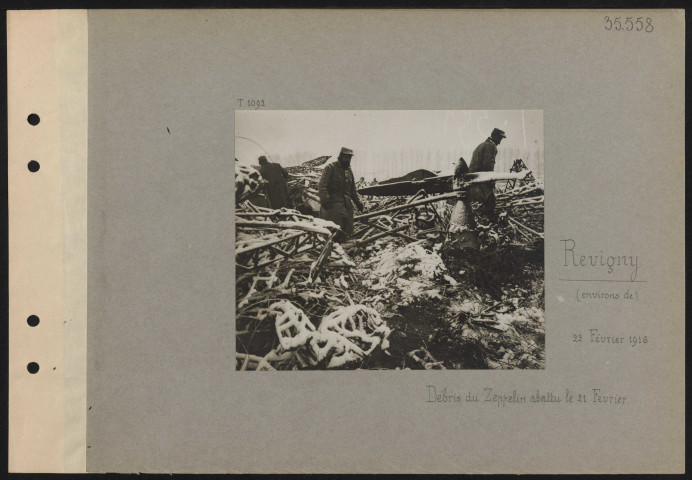 Revigny (environs de). Débris du Zeppelin abattu le 21 février