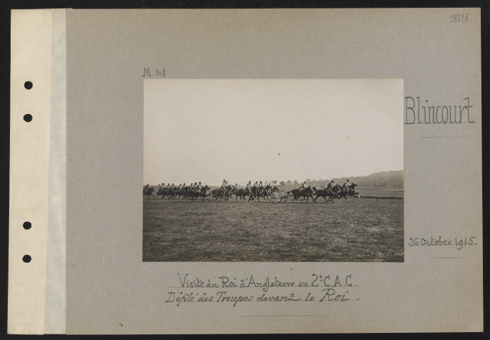 Blincourt. Visite du roi d'Angleterre au deuxième CAC. Défilé des troupes devant le roi