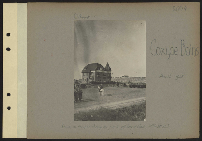 Coxyde-Bains. Revue de troupes françaises par le général Hely d'Oissel, commandant la 38e DI