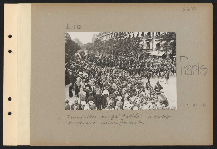 Paris. Funérailles du général Galliéni. Le cortège boulevard Saint-Germain