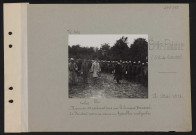 Belle-Fontaine (sud-est de Caisnes). Remise de décoration par le président Poincaré : le président passe en revue un bataillon malgache