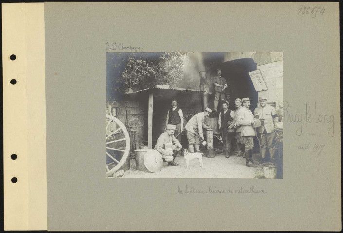 Bucy-le-Long. Au château. Cuisine de mitrailleurs