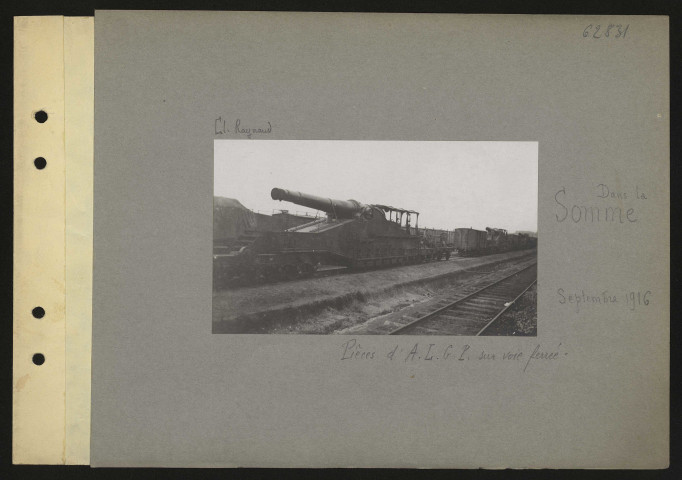 Dans la Somme. Pièce d'artillerie lourde à grande puissance sur voie ferrée