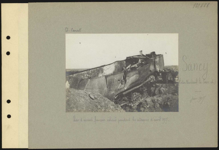 Sancy (entre Nanteuil-la-Fosse et). Char d'assaut français échoué pendant les attaques d'avril 1917