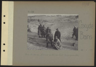 Coxyde-Bains. Dans les dunes. Exercice de tir au fusil lance-grenades