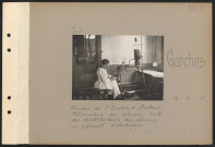 Garches. Annexe de l'Institut Pasteur. Fabrication des sérums. Salle des Distributeurs des sérums ; un appareil distributeur