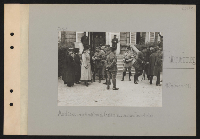 Ricquebourg. Au château : représentation du théâtre aux armées : les artistes