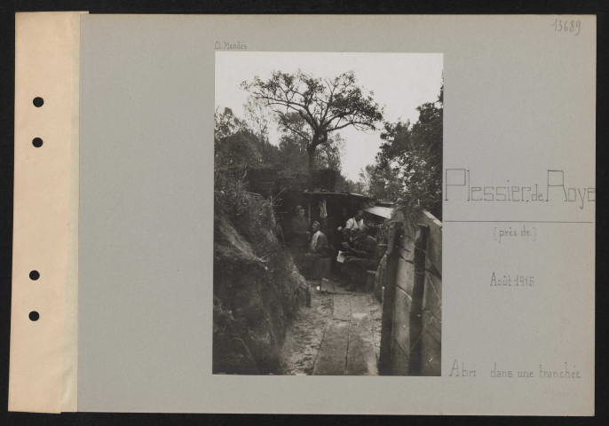 Plessier-de-Roye (près de). Abri dans une tranchée