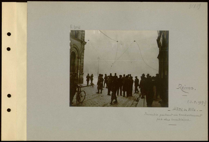 Reims. Hôtel de ville. Incendie pendant un bombardement par obus incendiaires