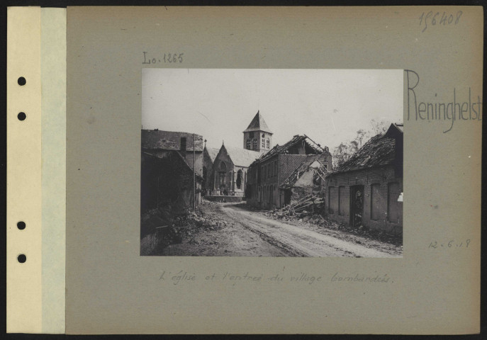 Reninghelst. L'église et l'entrée du village bombardées