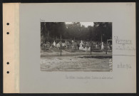 Viézigneux (entre Tracy-le-Val et Tracy-le-Mont). Au château : cimetière militaire (tombes de soldats bretons)