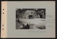 Viézigneux (près de) (entre Tracy-le-Val et Tracy-le-Mont). Carrières aménagées pour abri au-dessus du château