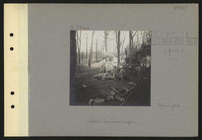 L'Échelle-Saint-Aurin (près). Abris dans un ravin