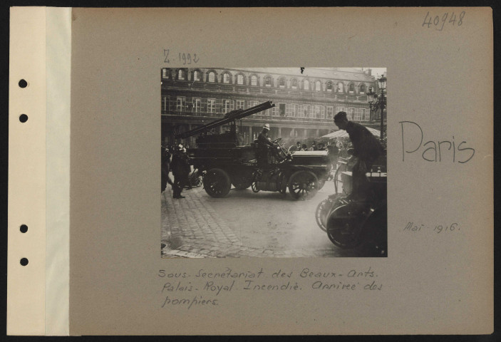 Paris. Sous-secrétariat des Beaux-Arts. Palais-Royal. Incendie. Arrivée des pompiers