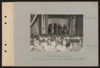 Le Crocq. Le théâtre aux armées. La scène : les artistes auxquels des fleurs ont été offertes