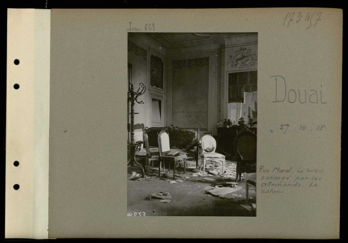 Douai. Rue Morel. Le numéro 40 saccagé par les Allemands. Le salon
