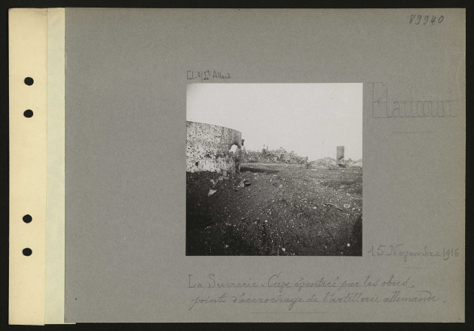 Flaucourt. La sucrerie ; cuve éventrée par les obus ; point d'accrochage de l'artillerie allemande