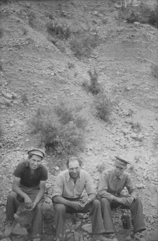 Saul Brill (à gauche), Henryk Torunczyk (au centre) et Gabriel Ersler