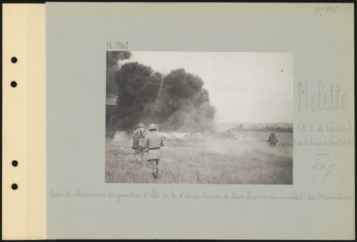 Melette (nord-ouest de Lépine, entre le champ de tir et Melette). Centre d'entraînement des grenadiers d'élite de la 4e armée. Exercice de lance-flammes par un soldat des compagnies incendiaires