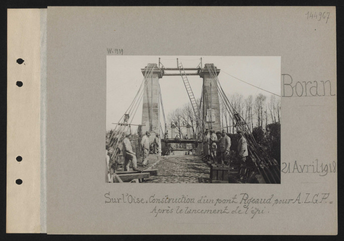 Boran. Sur l'Oise : construction d'un pont Pigeaud pour ALGP : après le lancement de l'épi