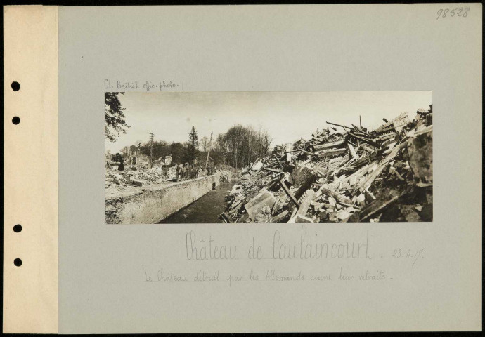 Château de Caulaincourt. Le château détruit par les Allemands avant leur retraite