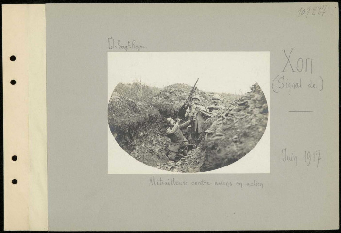 Xon (signal de). Mitrailleuse contre avions en action