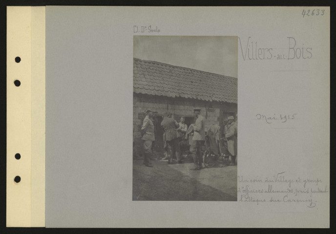 Villers-au-Bois. Un coin du village et groupe d'officiers allemands pris pendant l'attaque de Carency
