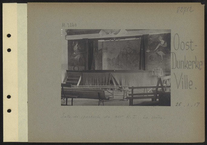 Oost-Dunkerke-Ville. Salle de spectacle du 351e RI. La scène