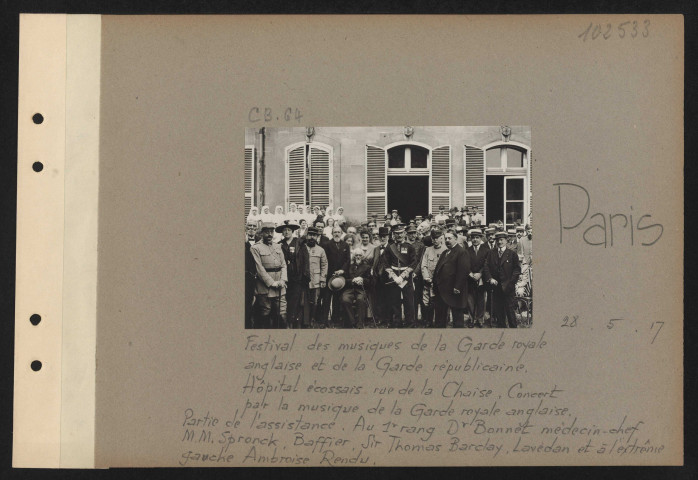 Paris. Festival des musiques de la garde royale anglaise et de la garde républicaine. Hôtel écossais, rue de la chaise. Concert par la musique de la garde royale anglaise. Partie de l'assistance. Au premier rang docteur Bonnet médecin-chef MM. Spronck, Baffier, sir Thomas Barclay, Lavedan et à l'extrême gauche Ambroise Rendu