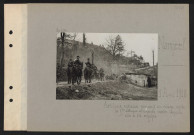 Nampcel. Artillerie anglaise arrivant au village, après la première attaque allemande, contre laquelle elle a été engagée