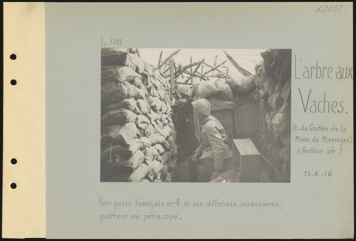 L'Arbre aux Vaches (est du Cratère de la Main de Massiges) (secteur de). Petit poste français ln° 4 et ses défenses accessoires ; guetteur au périscope