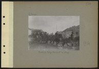 S.l. Artillerie belge traversant le village