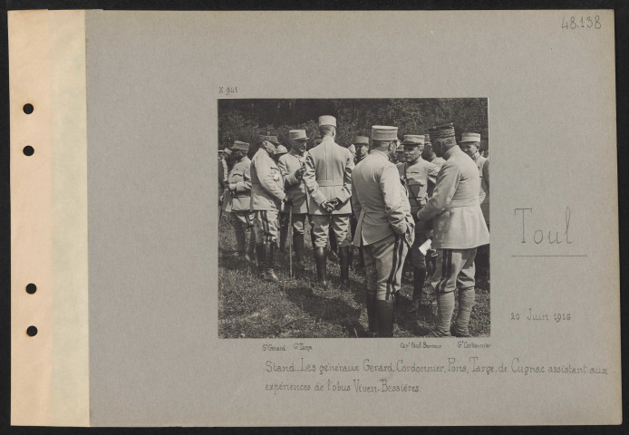 Toul. Stand. Les généraux Gérard, Cordonnier, Pons, Targe, de Cugnac assistant aux expériences de l'obus Viven-Bessières