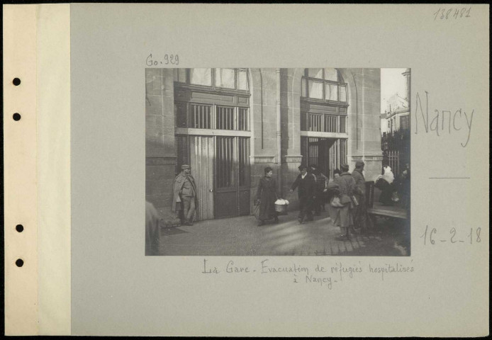 Nancy. La gare. Évacuation de réfugiés hospitalisés à Nancy