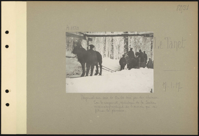 Le Tanet. Wagonnet sur voie de 0 m 60 tiré par des chevaux. Sur le wagonnet, opérateur de la Section cinématographique de l'armée qui va filmer le parcours
