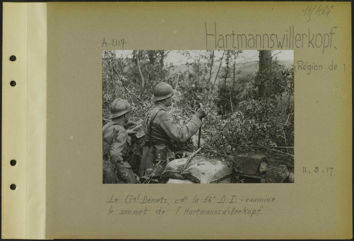 Hartmannswillerkopf (Région de). Le général Demetz, commandant la 56e division d'infanterie examine le sommet de l'Hartmannswillerkopf