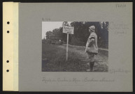 Curlu (près). Route de Curlu à Hem : écriteau allemand
