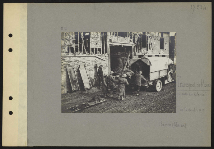 Souain (Marne). Transport de blessés en auto-ambulance