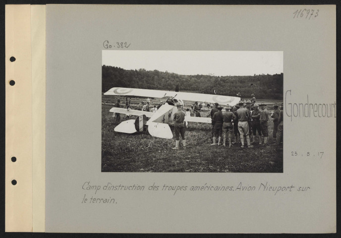 Gondrecourt. Camp d'instruction des troupes américaines. Avion Nieuport sur le terrain