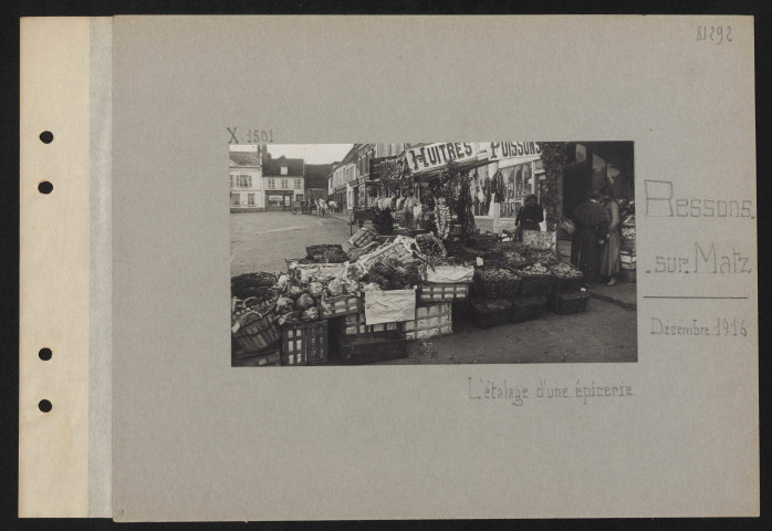 Ressons-sur-Matz. L'étalage d'une épicerie