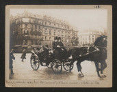 Le roi Victor Emmanuel et monsieur Poincaré arrivant à l'Hôtel de ville
