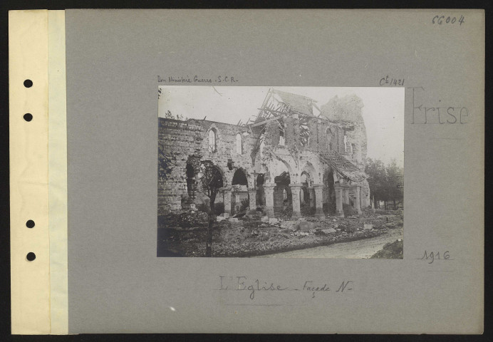 Frise. L'église. Façade nord