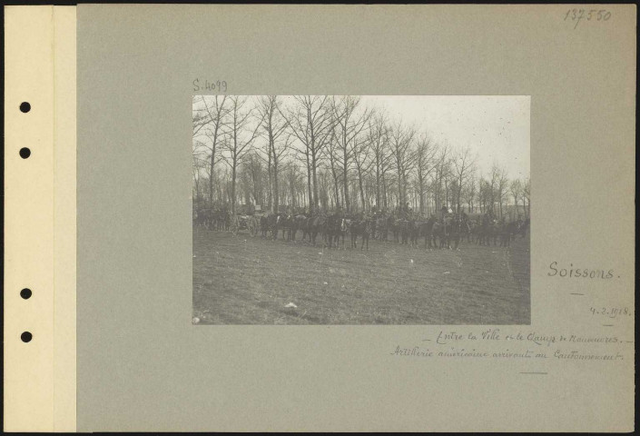 Soissons. Entre la ville et le champ de manœuvres. Artillerie américaine arrivant au cantonnement