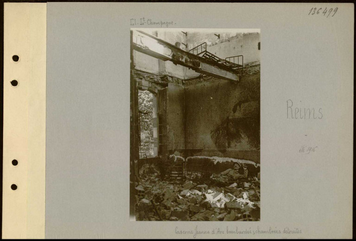 Reims. Caserne Jeanne d'Arc bombardée ; chambrées détruites